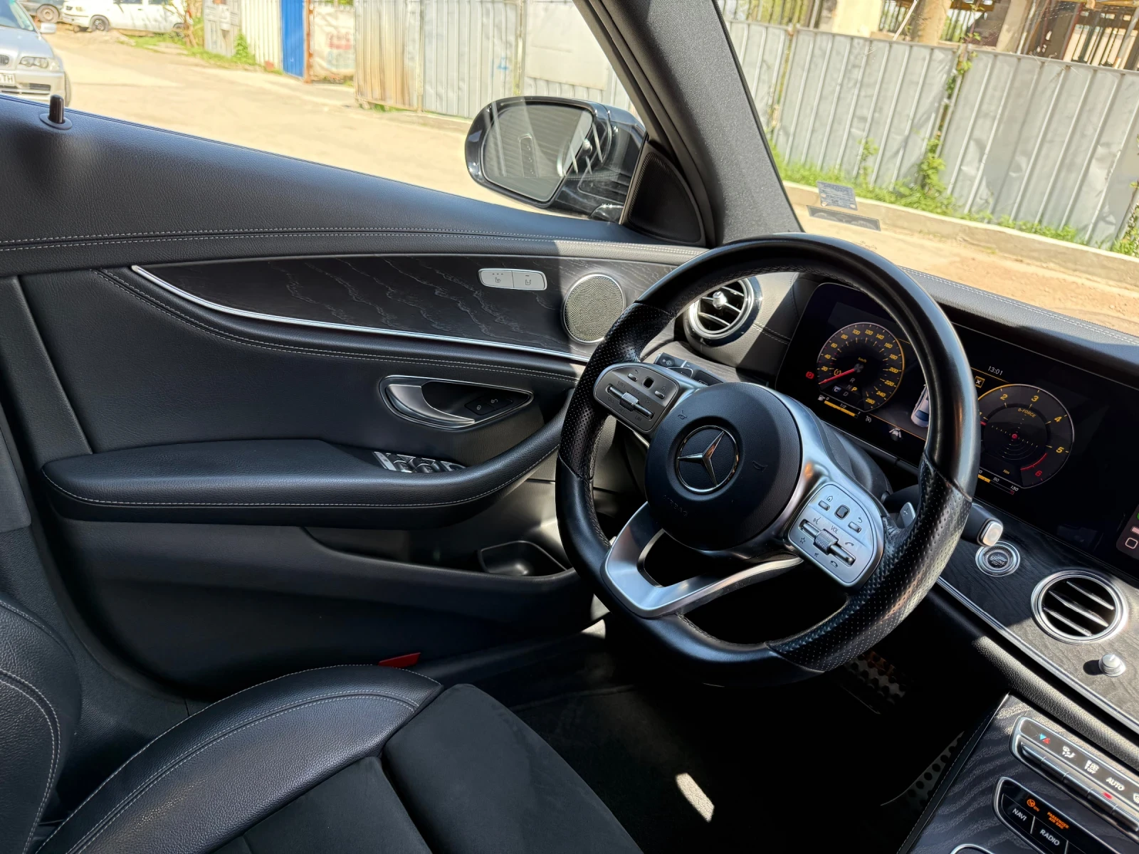 Mercedes-Benz E 220 AMG/HeadUp/360 камера/Панорама/Гаражна - изображение 10