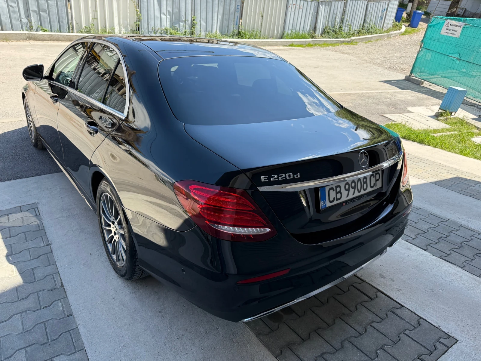 Mercedes-Benz E 220 AMG/HeadUp/360 камера/Панорама/Гаражна - изображение 6