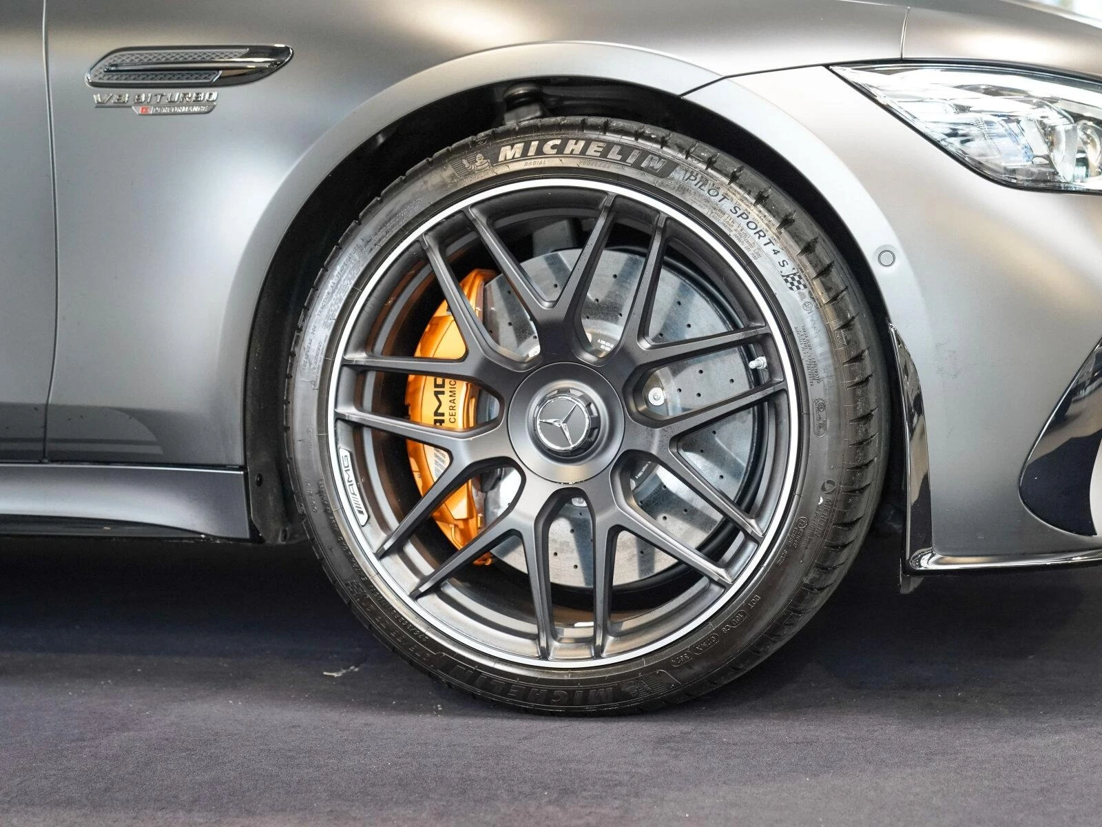 Mercedes-Benz AMG GT 63S E-PERFORMANCE/AERO/CERAMIC/BURM/NIGHT/DYNAMIC, снимка 2 - Автомобили и джипове - 53827708