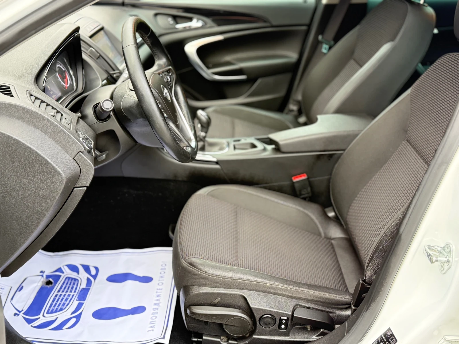 Opel Insignia 1.6CDTi FULL* EURO 6* Facelift, снимка 11 - Автомобили и джипове - 53917638