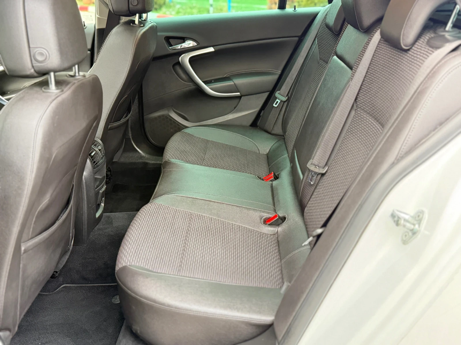 Opel Insignia 1.6CDTi FULL* EURO 6* Facelift, снимка 15 - Автомобили и джипове - 53917638