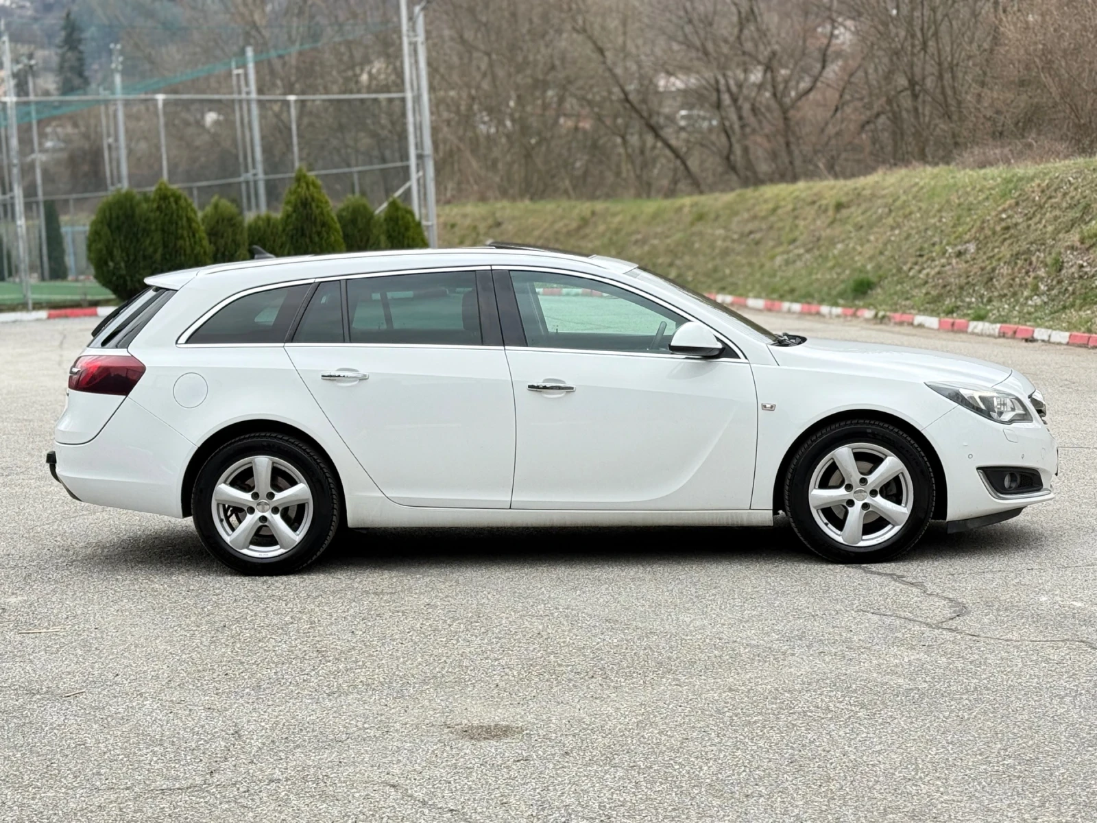 Opel Insignia 1.6CDTi FULL* EURO 6* Facelift, снимка 6 - Автомобили и джипове - 53917638