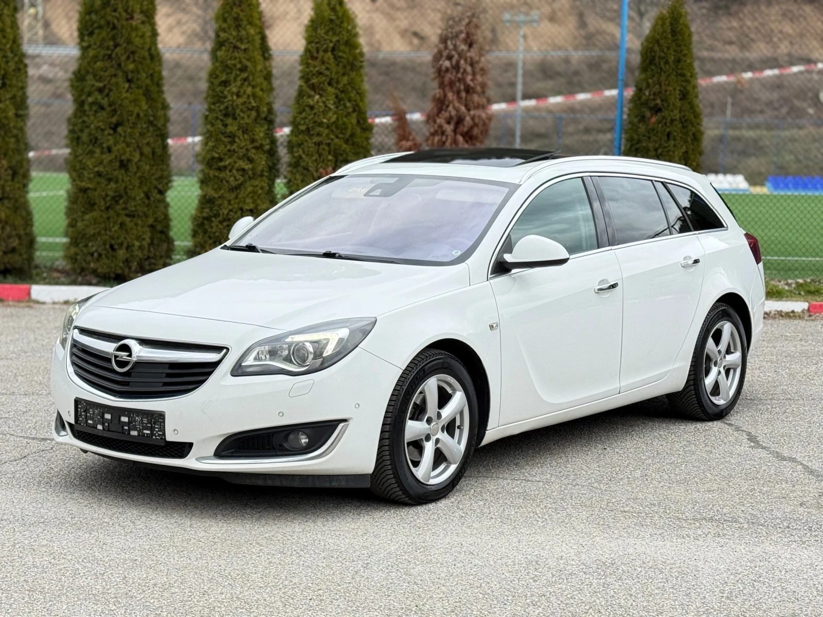 Opel Insignia 1.6CDTi FULL* EURO 6* Facelift, снимка 4 - Автомобили и джипове - 53917638