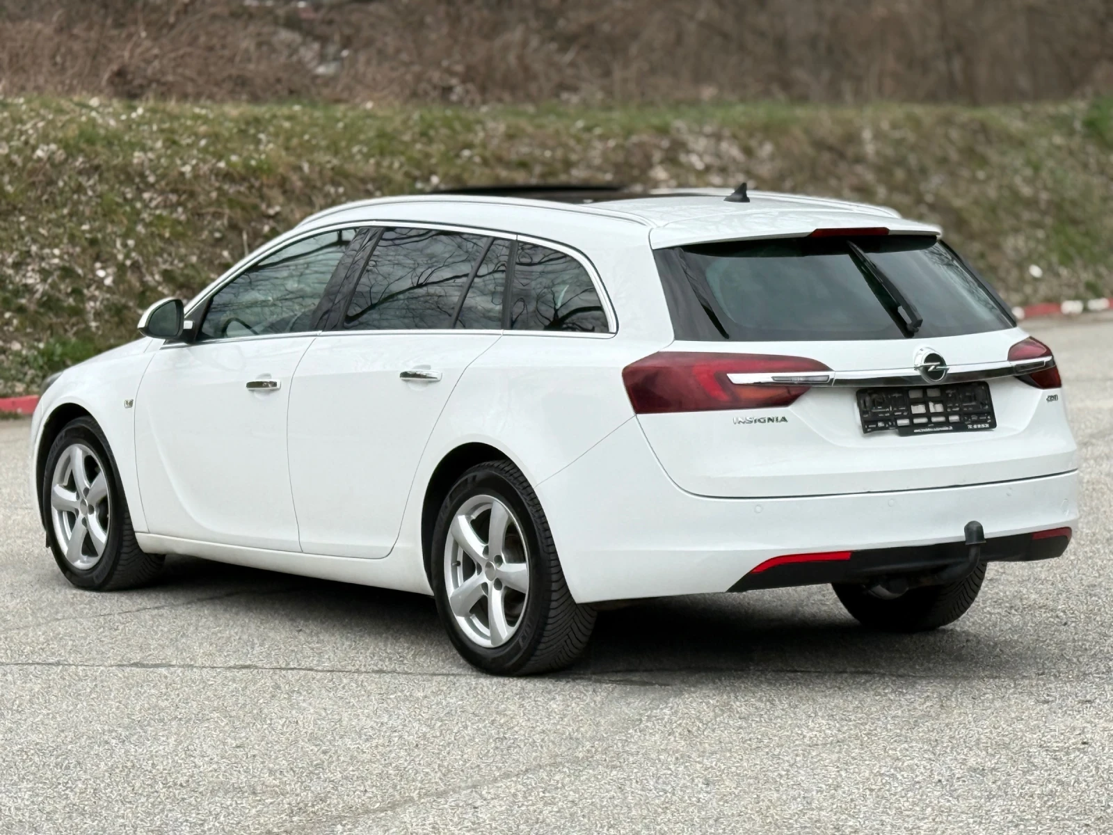 Opel Insignia 1.6CDTi FULL* EURO 6* Facelift, снимка 8 - Автомобили и джипове - 53917638