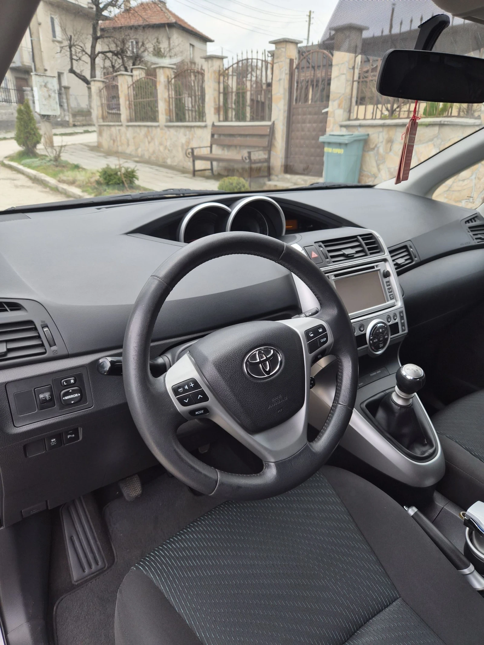 Toyota Verso ШВЕЙЦАРИЯ!!!, снимка 9 - Автомобили и джипове - 53989411