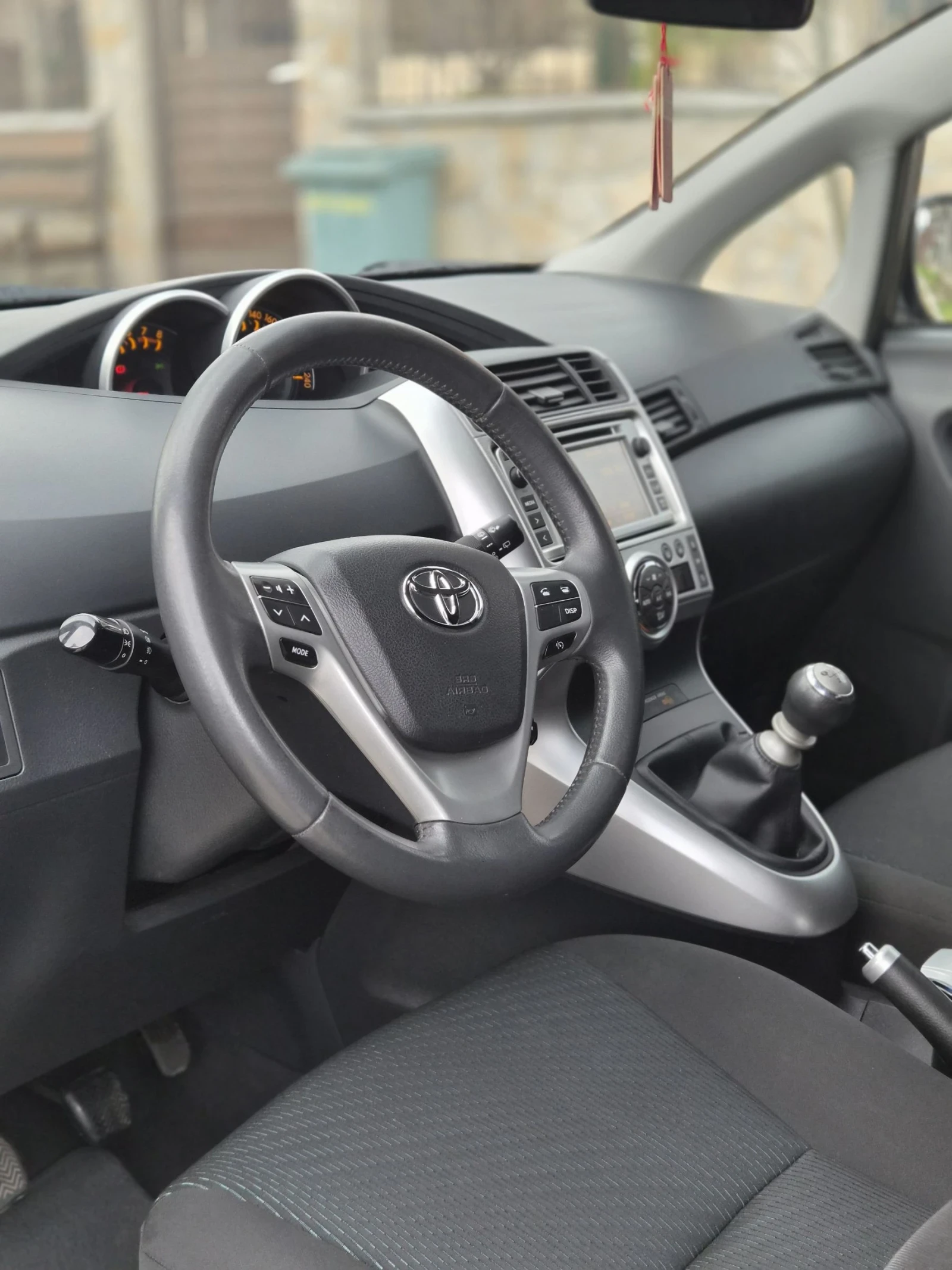 Toyota Verso ШВЕЙЦАРИЯ!!!, снимка 14 - Автомобили и джипове - 53989411