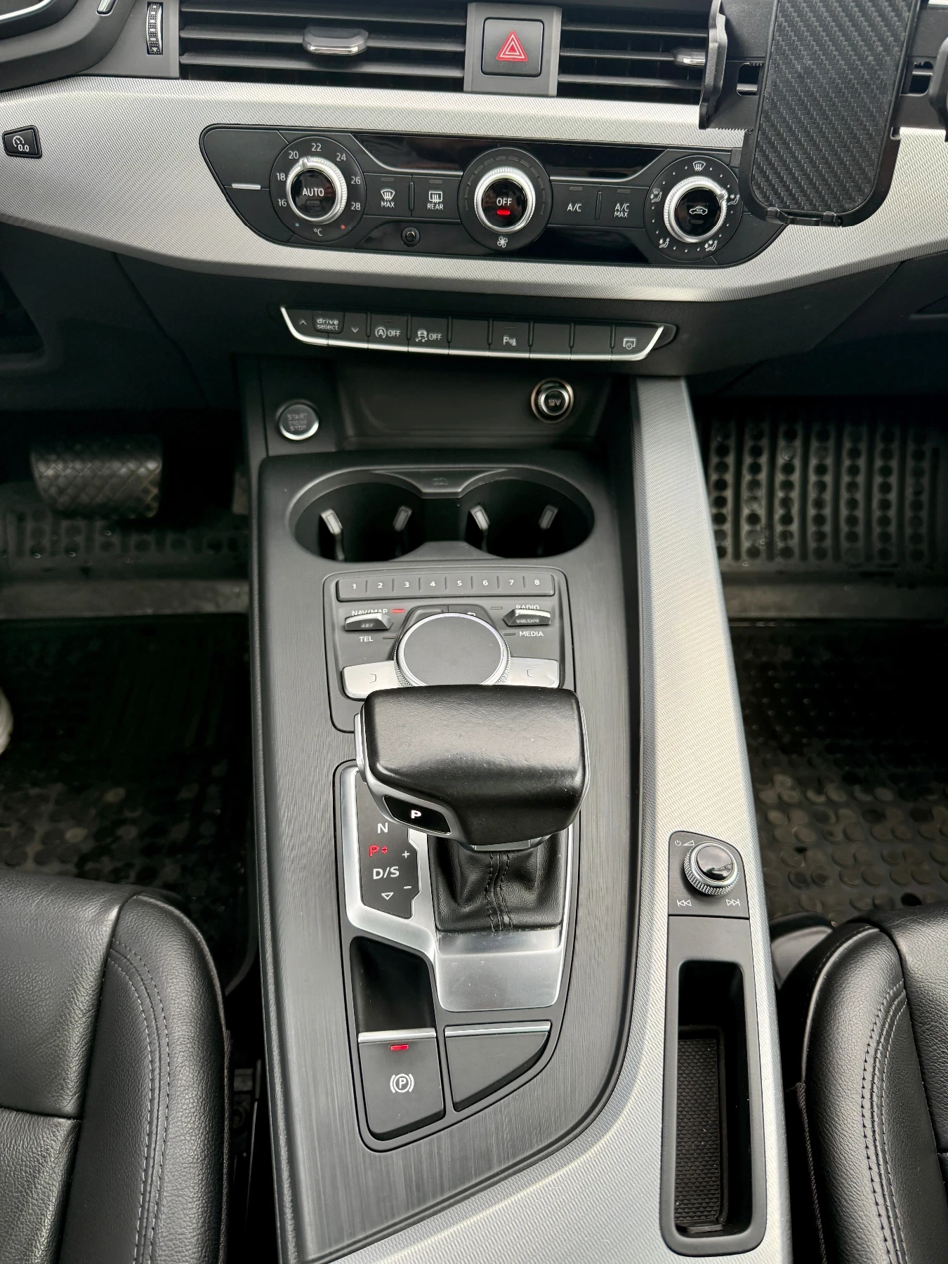 Audi A4 2.0TDI | Panorama, снимка 15 - Автомобили и джипове - 54158555