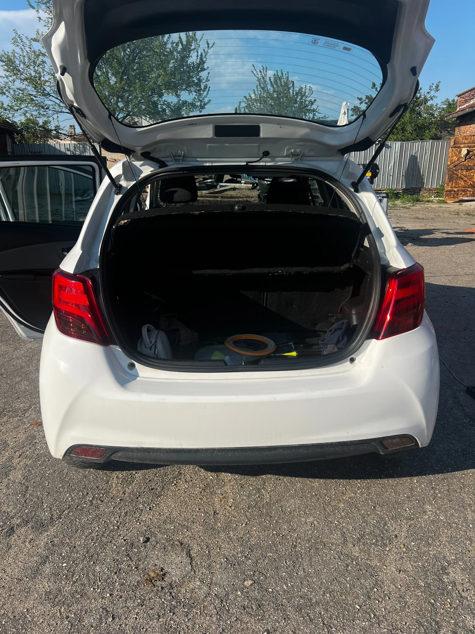 Toyota Yaris 1.4D4D- 90k.c.6ск.Камера Нов внос Регистрирана, снимка 16 - Автомобили и джипове - 54400322