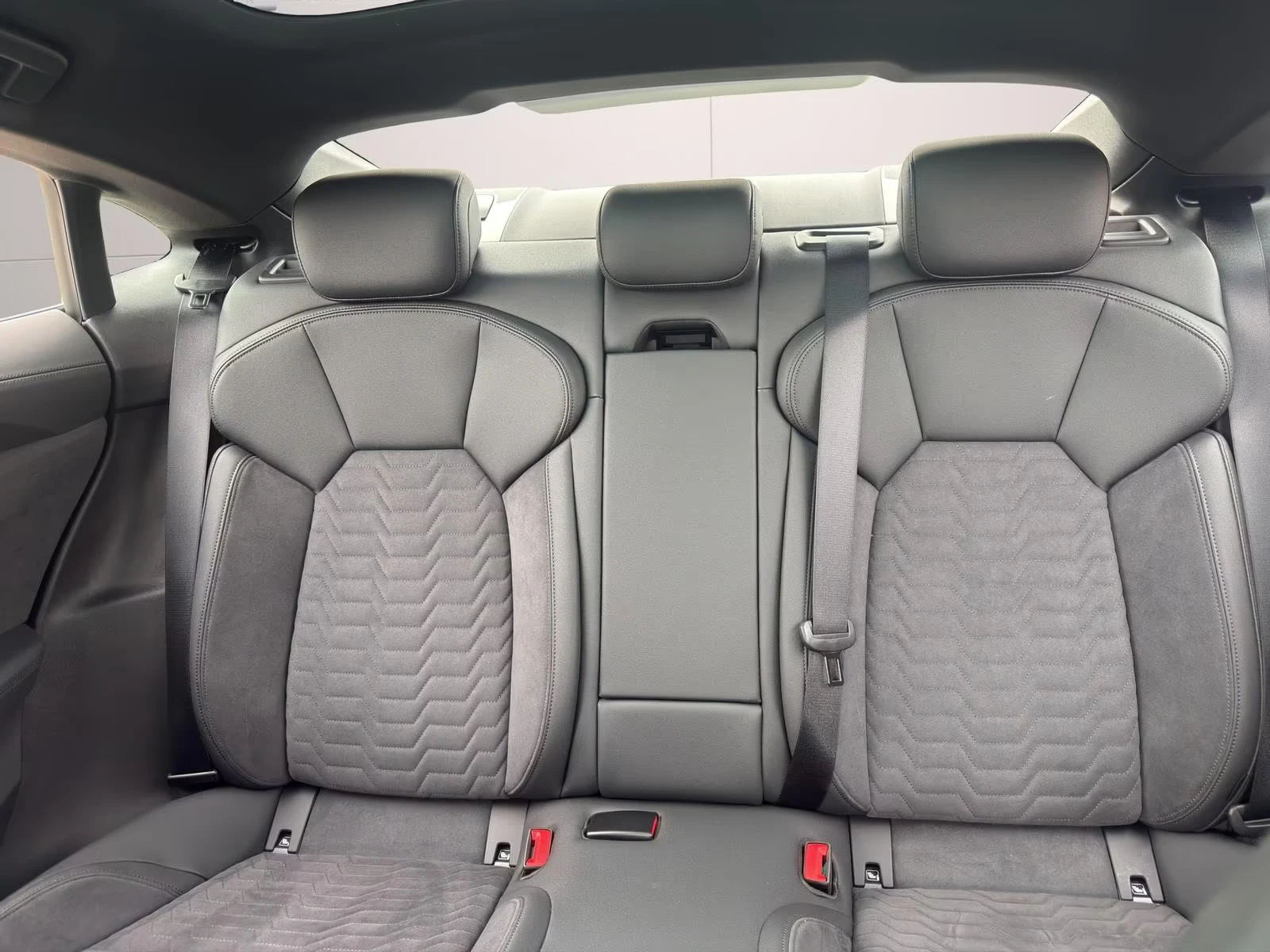 Audi E-Tron GT 476HP/QUATTRO/PANO/B&O/MATRIX/360/KLESS/446z | Mobile.bg � ����������� 13