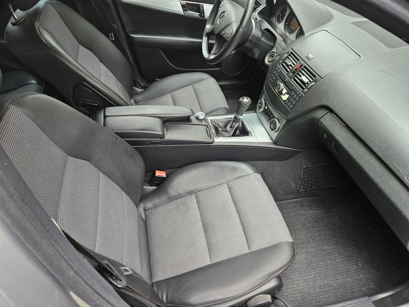 Mercedes-Benz C 220 2.2, снимка 9 - Автомобили и джипове - 54946607