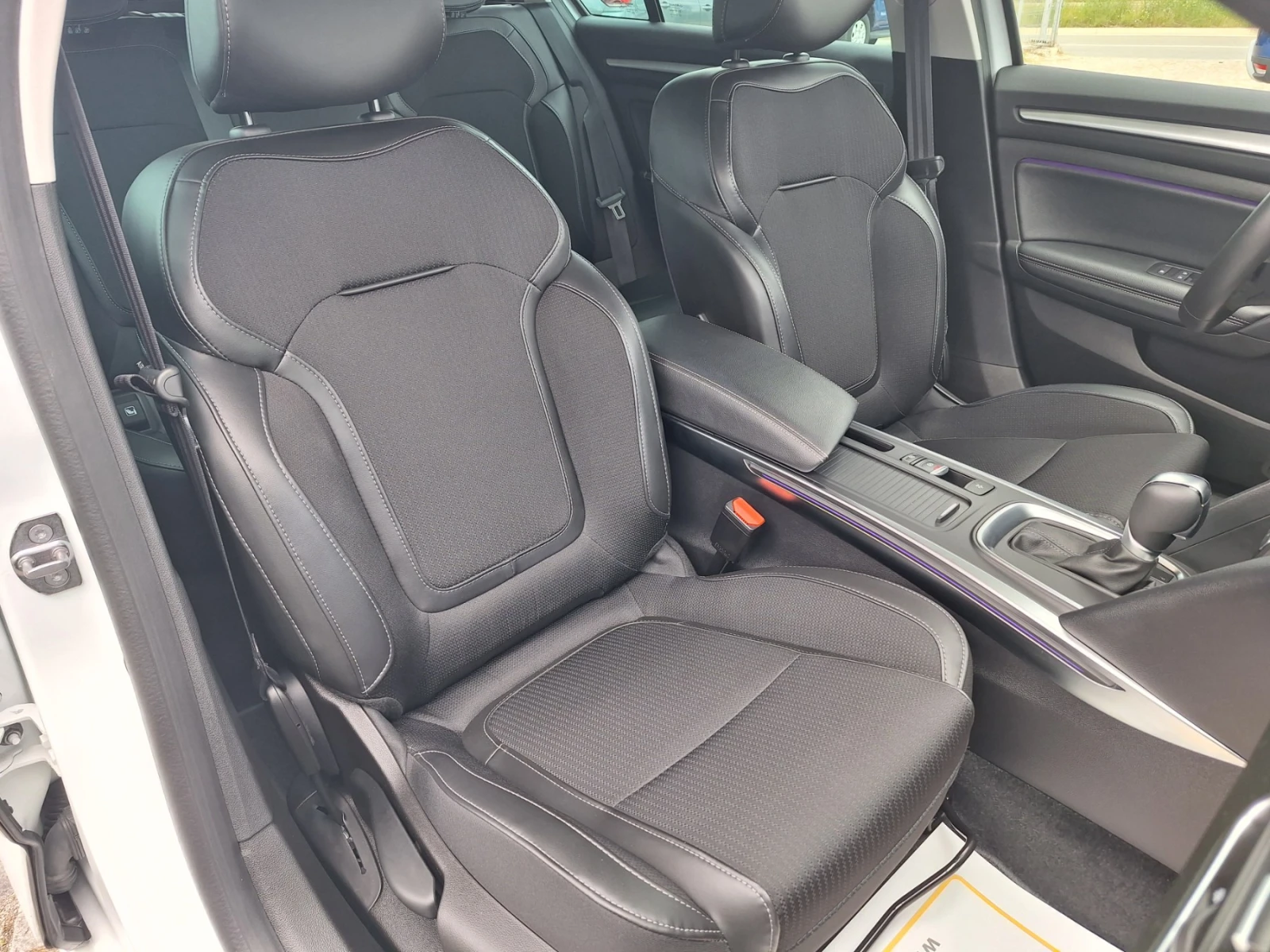 Renault Megane 1.3Tce/ 140к.с./Grandtour/INTENS/КАПАРИРАН!, снимка 13 - Автомобили и джипове - 54972373