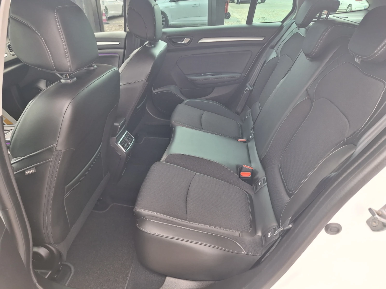 Renault Megane 1.3Tce/ 140к.с./Grandtour/INTENS/КАПАРИРАН!, снимка 14 - Автомобили и джипове - 54972373