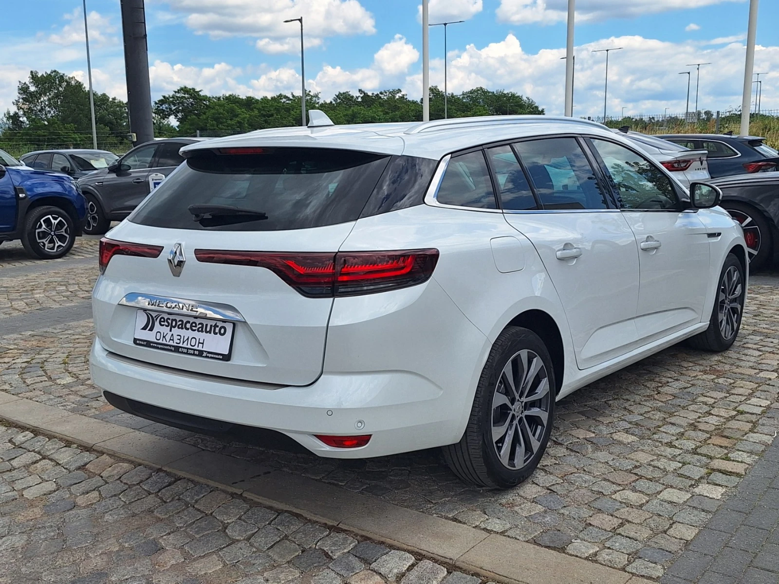 Renault Megane 1.3Tce/ 140к.с./Grandtour/INTENS/КАПАРИРАН!, снимка 4 - Автомобили и джипове - 54972373