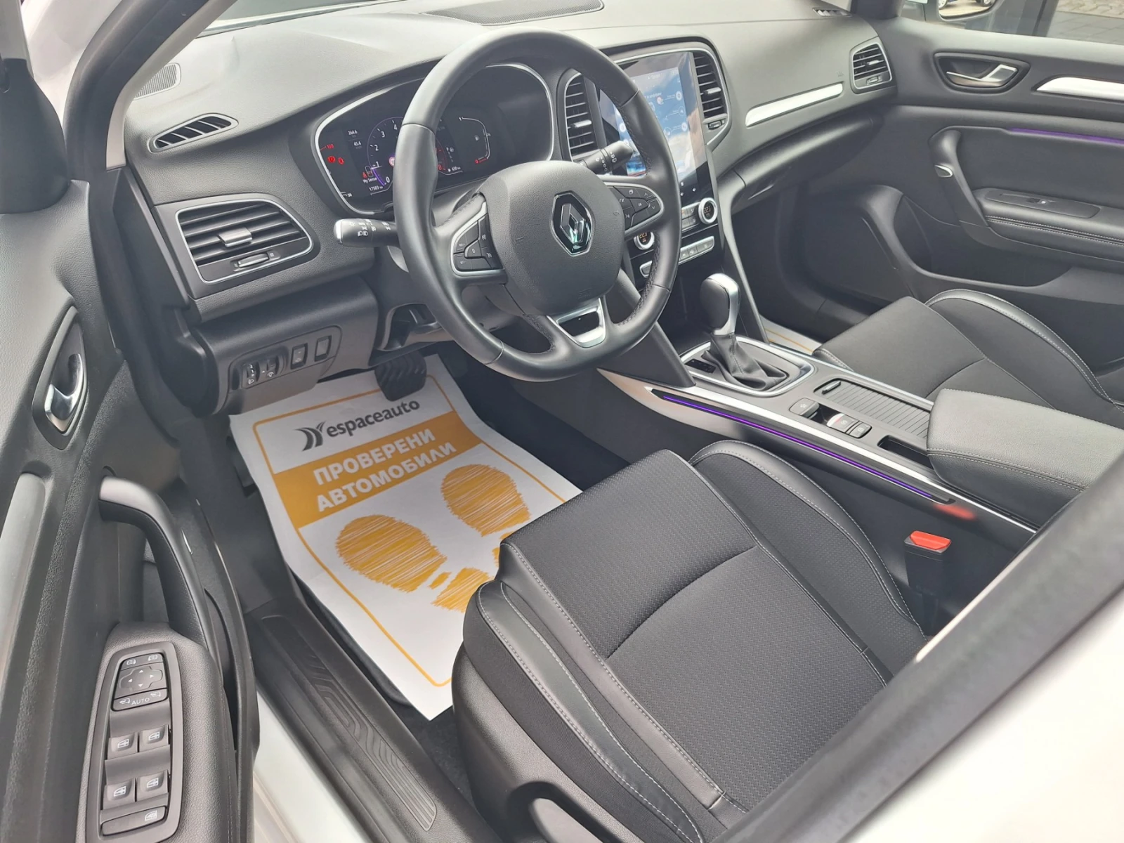 Renault Megane 1.3Tce/ 140к.с./Grandtour/INTENS/КАПАРИРАН!, снимка 11 - Автомобили и джипове - 54972373