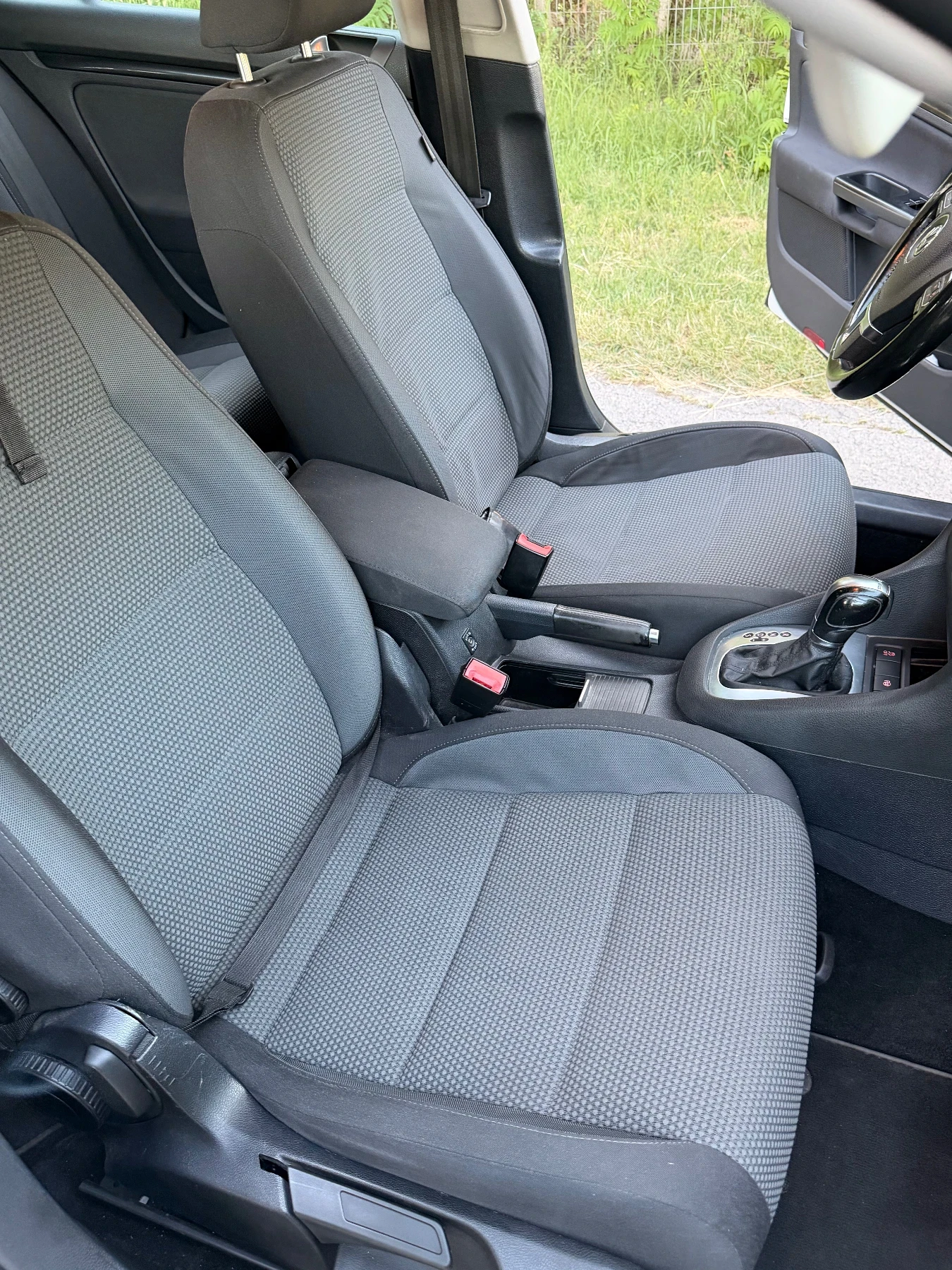 VW Golf VI 2.0TDI 140 DSG / реални км. сервизна история, снимка 13 - Автомобили и джипове - 55022820