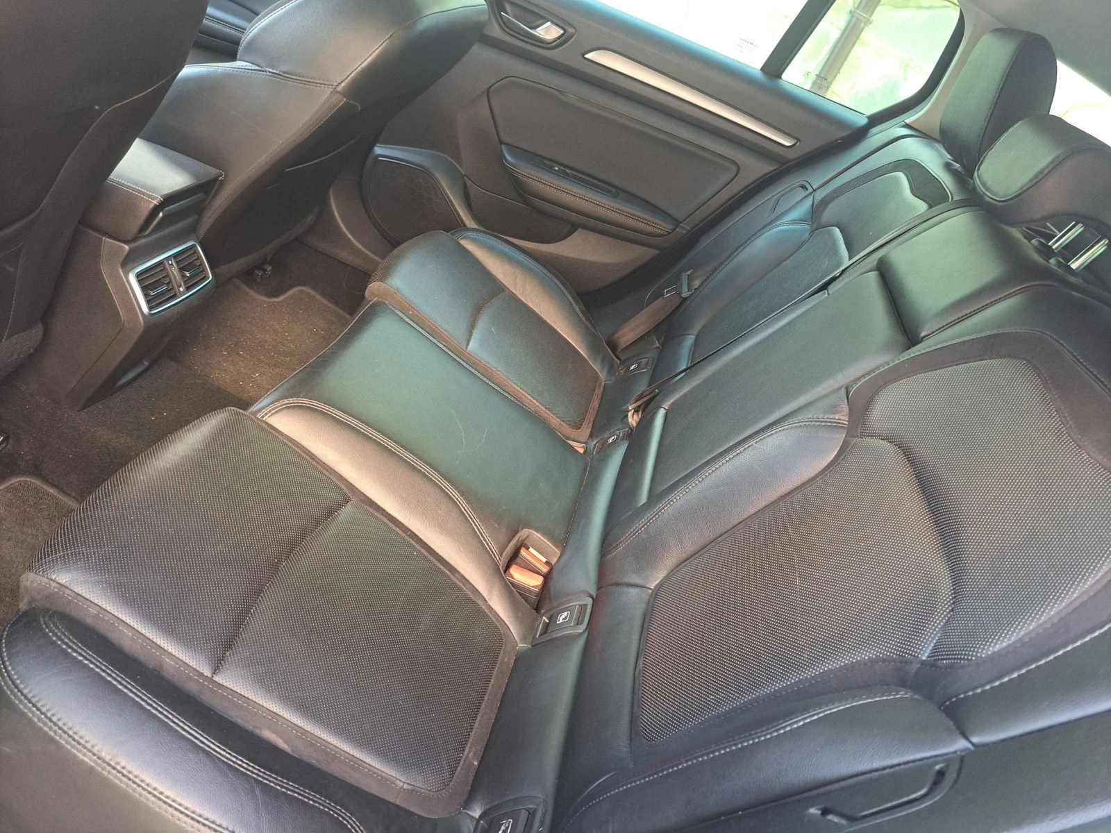 Renault Megane 1.5TDI BOSE КОЖА АВТОМАТ, снимка 11 - Автомобили и джипове - 55084543