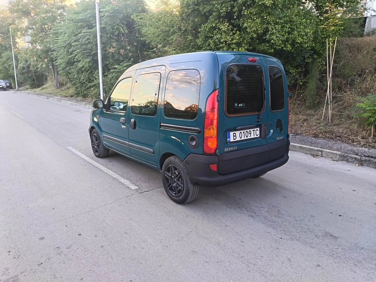 Renault Kangoo 1.6 газ/бензин, снимка 3 - Автомобили и джипове - 56125265