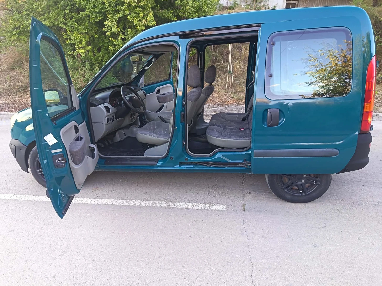 Renault Kangoo 1.6 газ/бензин, снимка 8 - Автомобили и джипове - 56125265