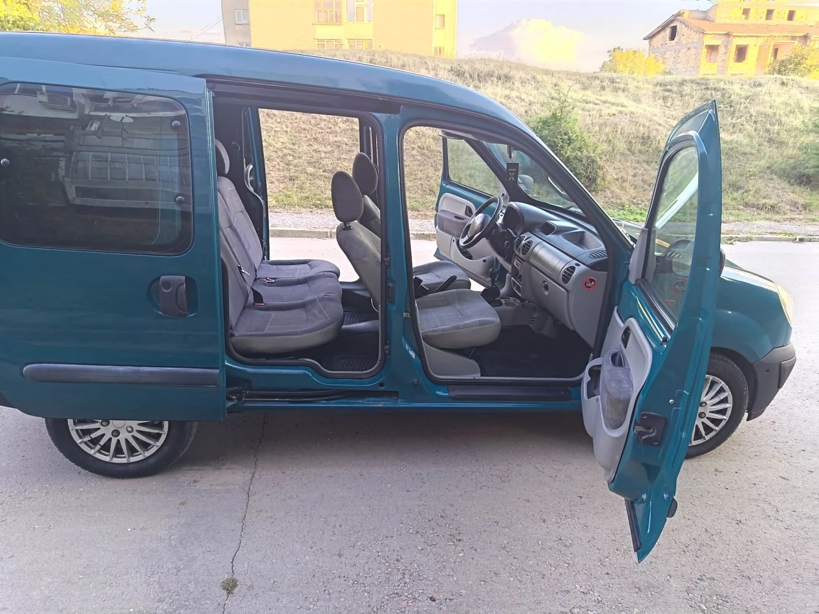 Renault Kangoo 1.6 газ/бензин, снимка 9 - Автомобили и джипове - 56125265