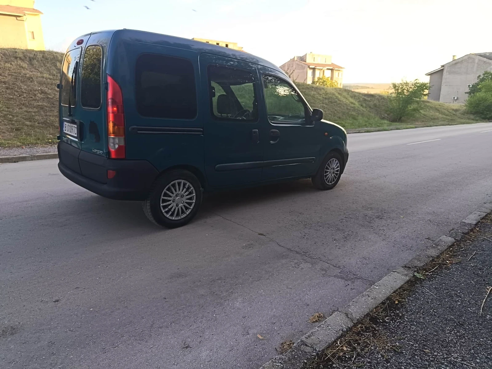 Renault Kangoo 1.6 газ/бензин, снимка 6 - Автомобили и джипове - 56125265