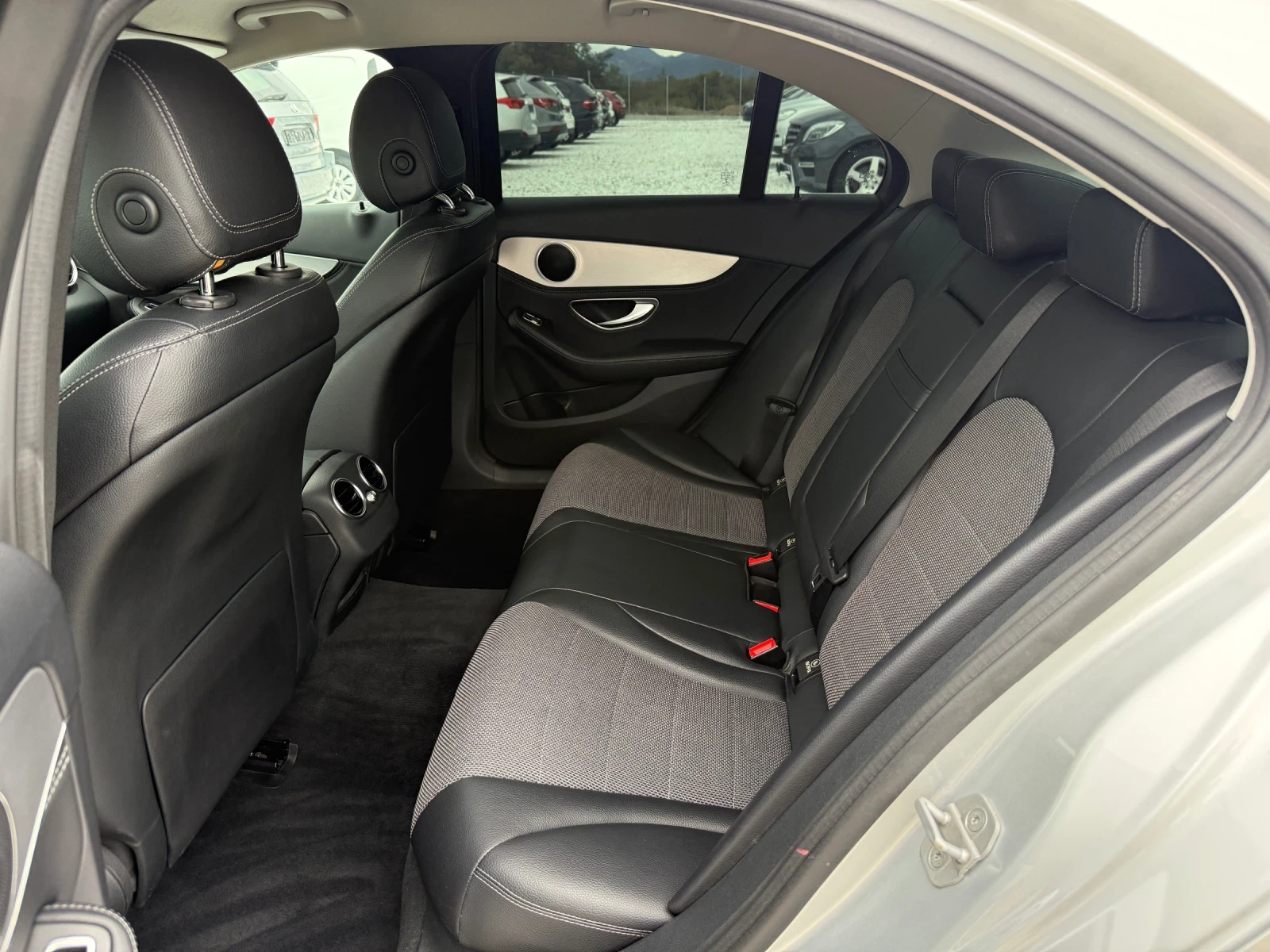 Mercedes-Benz C 220, снимка 12 - Автомобили и джипове - 56165398