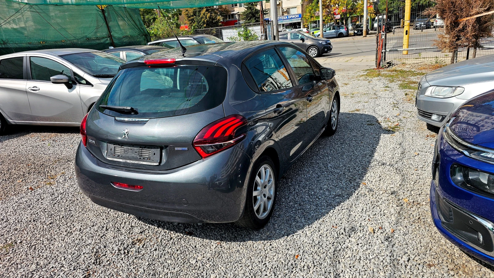 Peugeot 208 1.6HDi-75kc, снимка 4 - Автомобили и джипове - 56289363