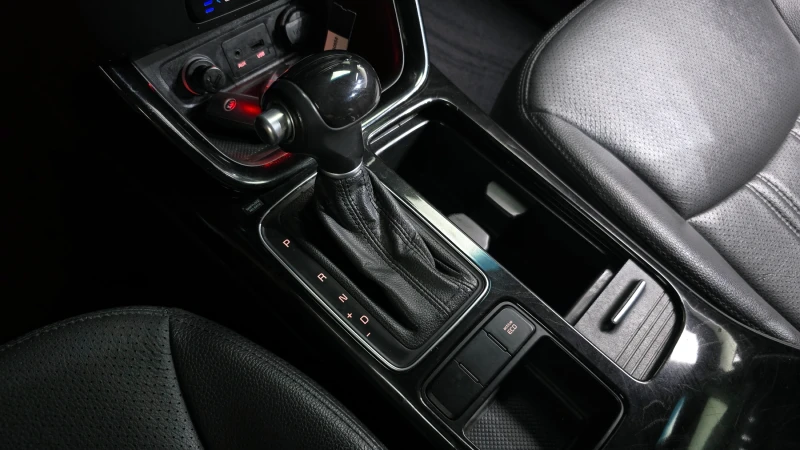 Kia Sorento 2.0 CRDI / 4х4 / АВТОМАТИК / СЕРВИЗНА ИСТОРИЯ !!!, снимка 14 - Автомобили и джипове - 53074943