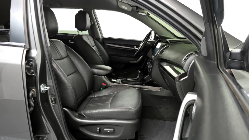 Kia Sorento 2.0 CRDI / 4х4 / АВТОМАТИК / СЕРВИЗНА ИСТОРИЯ !!!, снимка 7 - Автомобили и джипове - 53074943
