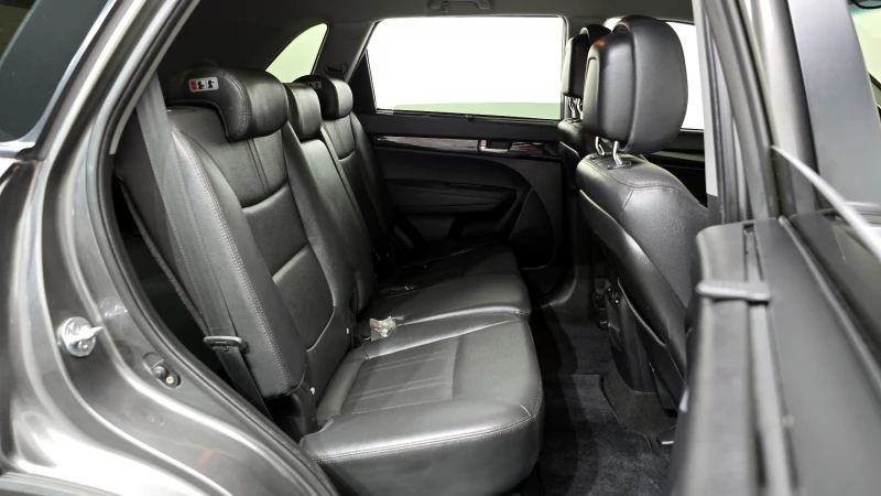 Kia Sorento 2.0 CRDI / 4х4 / АВТОМАТИК / СЕРВИЗНА ИСТОРИЯ !!!, снимка 8 - Автомобили и джипове - 53074943