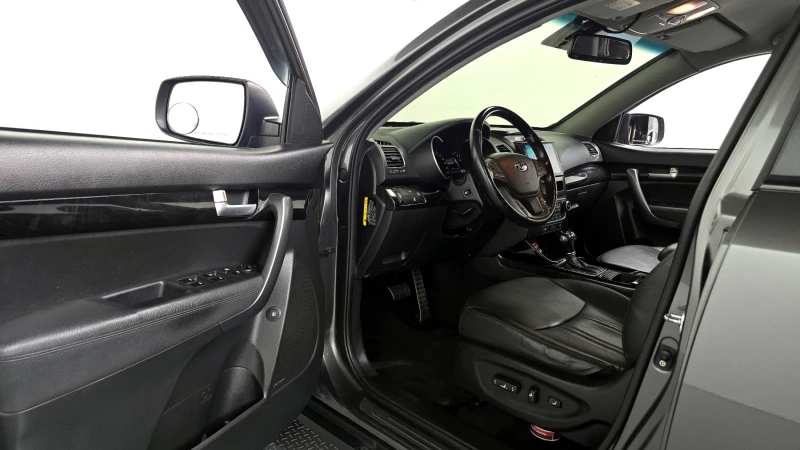 Kia Sorento 2.0 CRDI / 4х4 / АВТОМАТИК / СЕРВИЗНА ИСТОРИЯ !!!, снимка 5 - Автомобили и джипове - 53074943