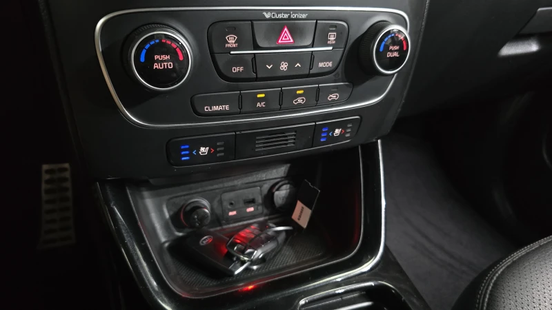 Kia Sorento 2.0 CRDI / 4х4 / АВТОМАТИК / СЕРВИЗНА ИСТОРИЯ !!!, снимка 13 - Автомобили и джипове - 53074943