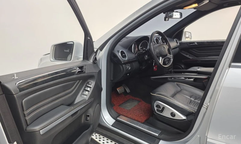Mercedes-Benz ML 300, снимка 11 - Автомобили и джипове - 53115845