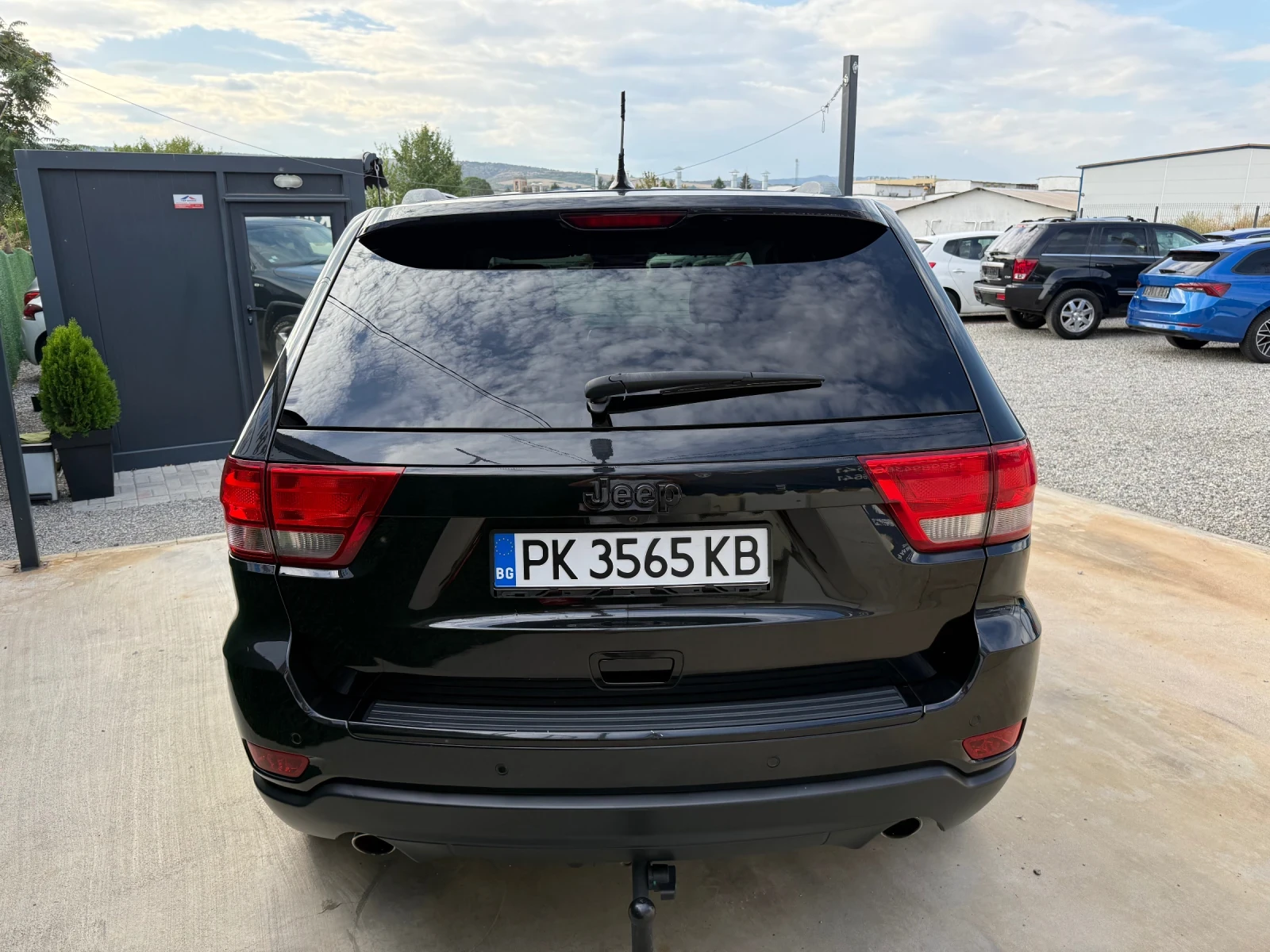 Jeep Grand cherokee 5.7 HEMI* OVERLAND* НАПЪЛНО ОБСЛУЖЕН* ТОП - изображение 3