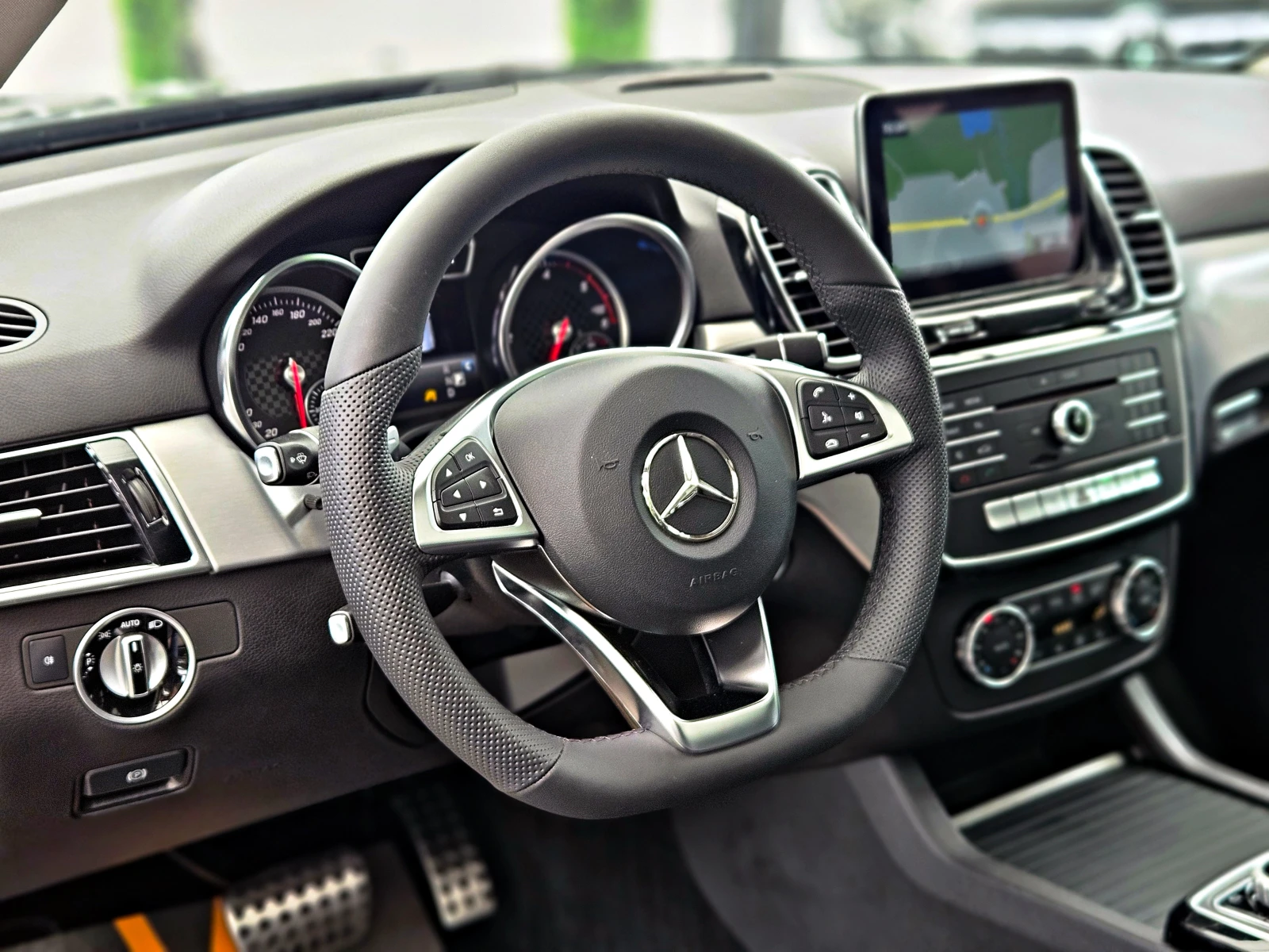 Mercedes-Benz GLE 350 AMG/OFFROAD PRO/PANO/360CAMERA/CAR PLAY/AMBIENT/LI, снимка 11 - Автомобили и джипове - 54454781