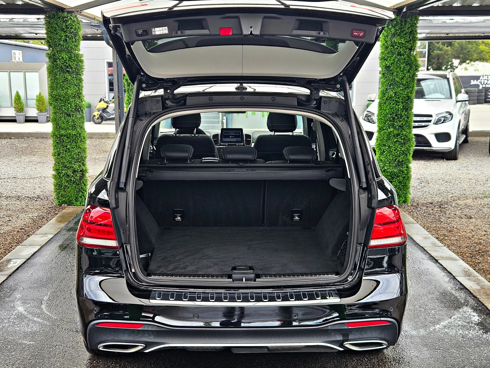 Mercedes-Benz GLE 350 AMG/OFFROAD PRO/PANO/360CAMERA/CAR PLAY/AMBIENT/LI, снимка 8 - Автомобили и джипове - 54454781