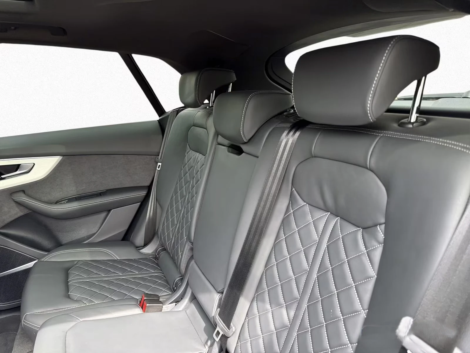 Audi Q8 50 TDI / S-LINE / B&O / MATRIX / PANO / 360 / FACE, снимка 12 - Автомобили и джипове - 55219265