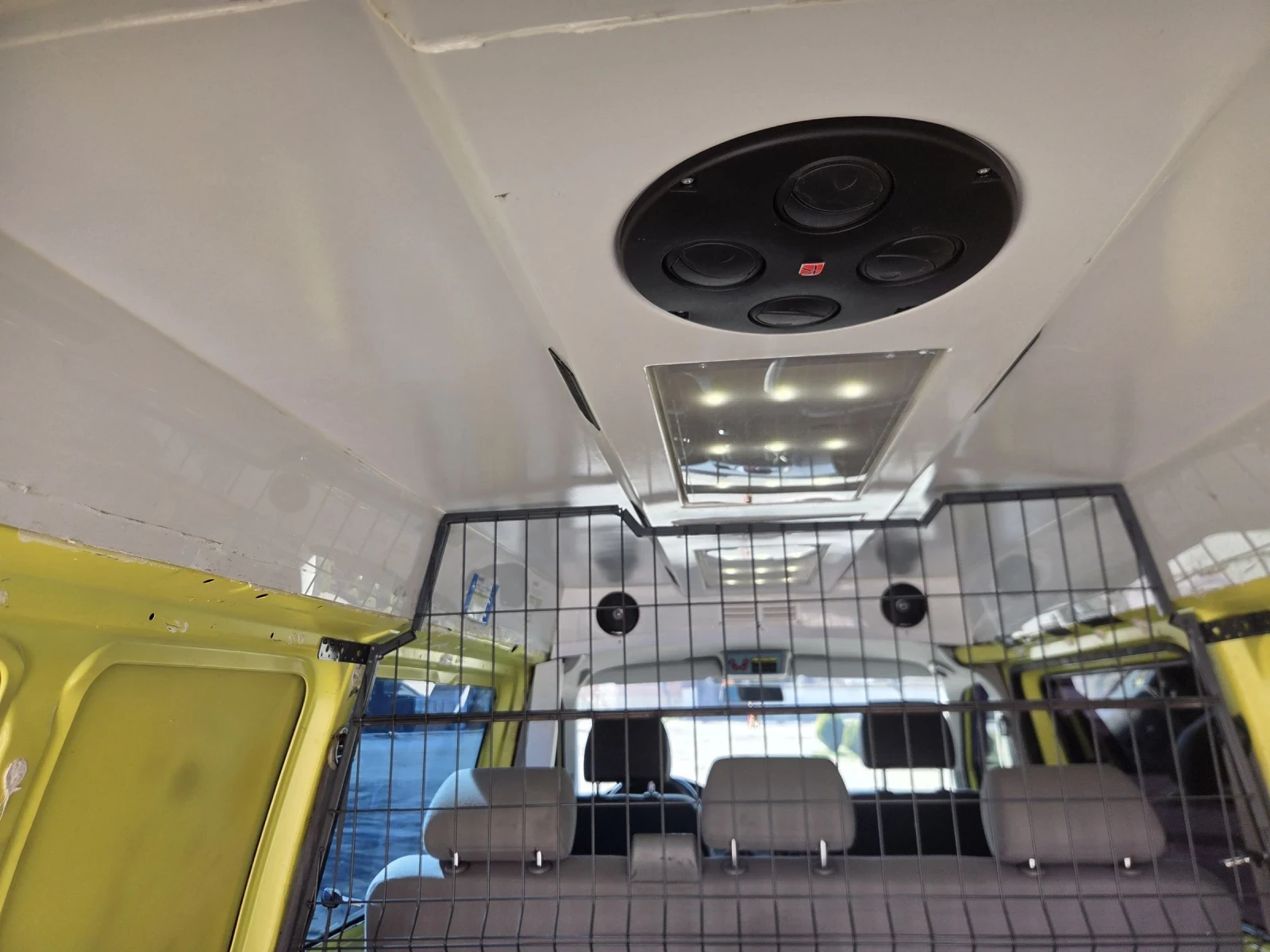 VW T5, снимка 12 - Бусове и автобуси - 53786516