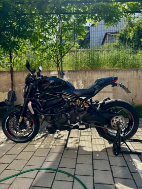     Ducati Monster 1200 R