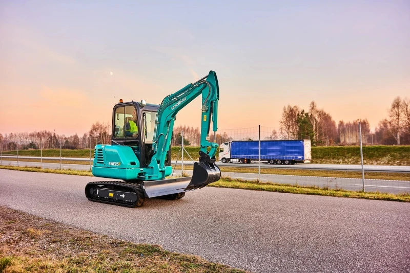 Багер Sunward SWE25F