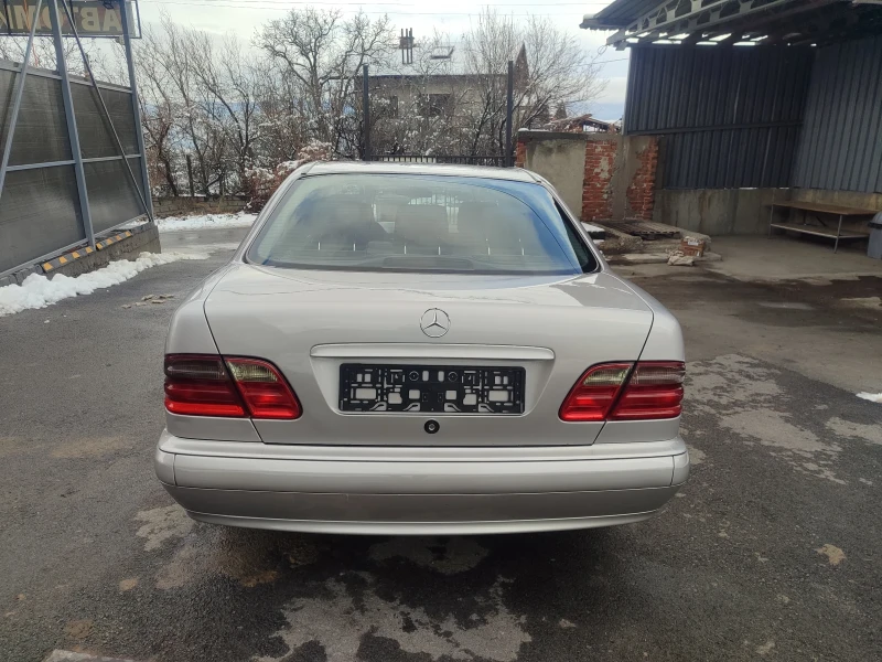 Mercedes-Benz E 200 CDI , снимка 7 - Автомобили и джипове - 48444891