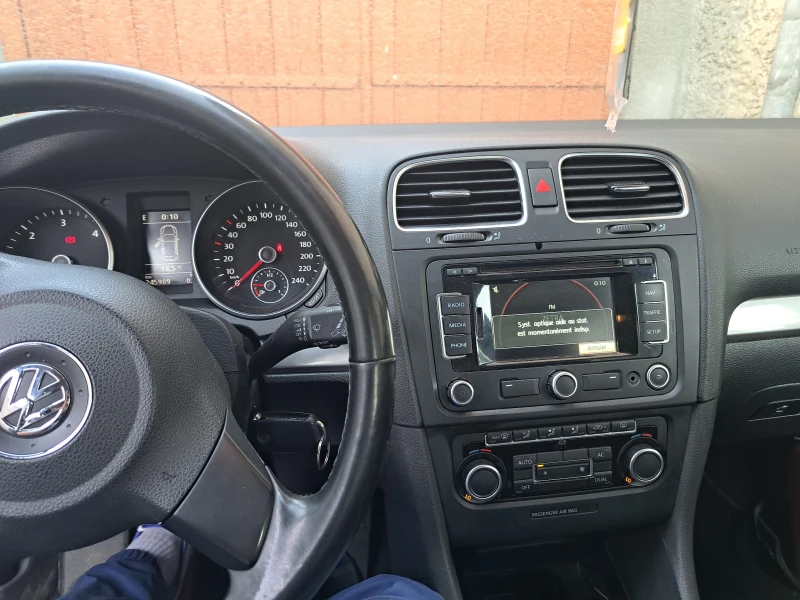 VW Golf 1.6, снимка 4 - Автомобили и джипове - 49546557