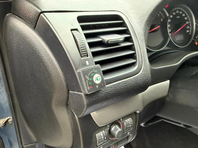 Subaru Legacy СЕДАН - 2.0 + ГАЗ , снимка 12 - Автомобили и джипове - 52886519