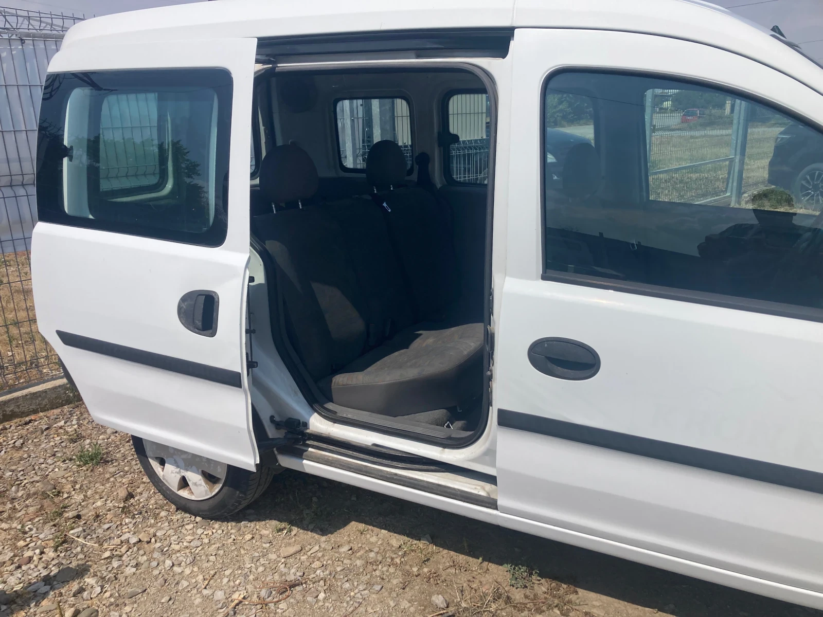 Opel Combo 1.3 CDTI, снимка 10 - Автомобили и джипове - 47564102