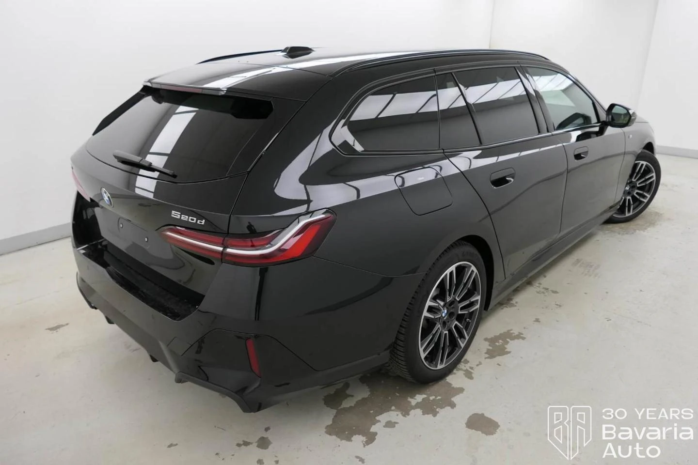 BMW 520 d xDrive Touring M Sport Paket Steptronic - изображение 3