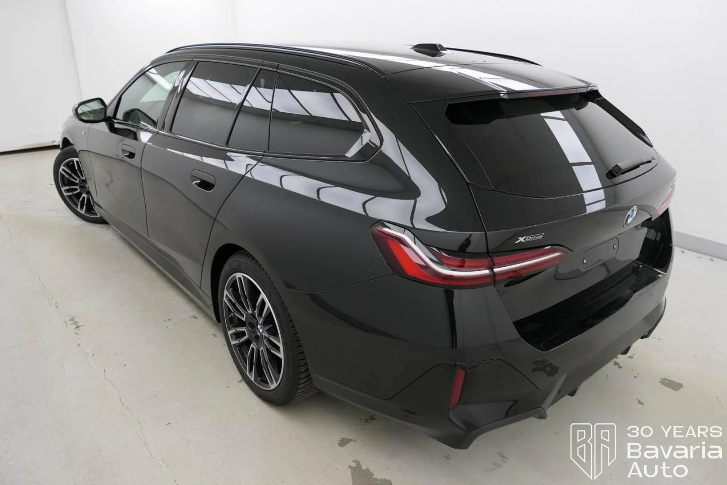 BMW 520 d xDrive Touring M Sport Paket Steptronic - изображение 2