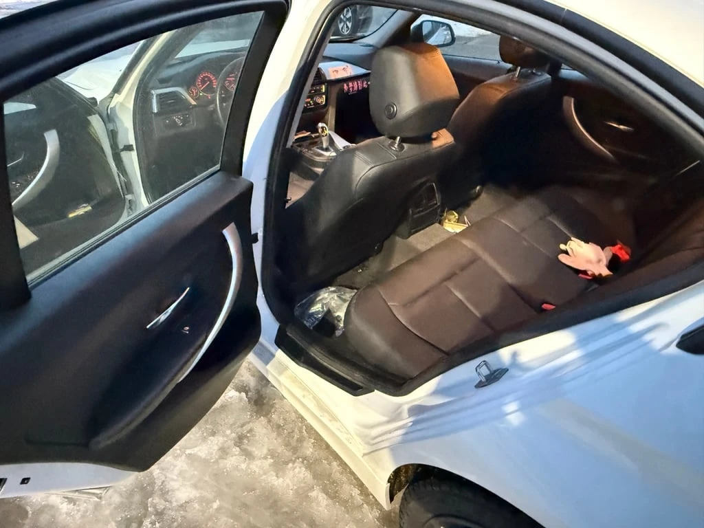 BMW 320 * 320i xDrive * CARFAX * БЕЗ ПЪРВОНАЧАЛНА ВНОСКА - изображение 9