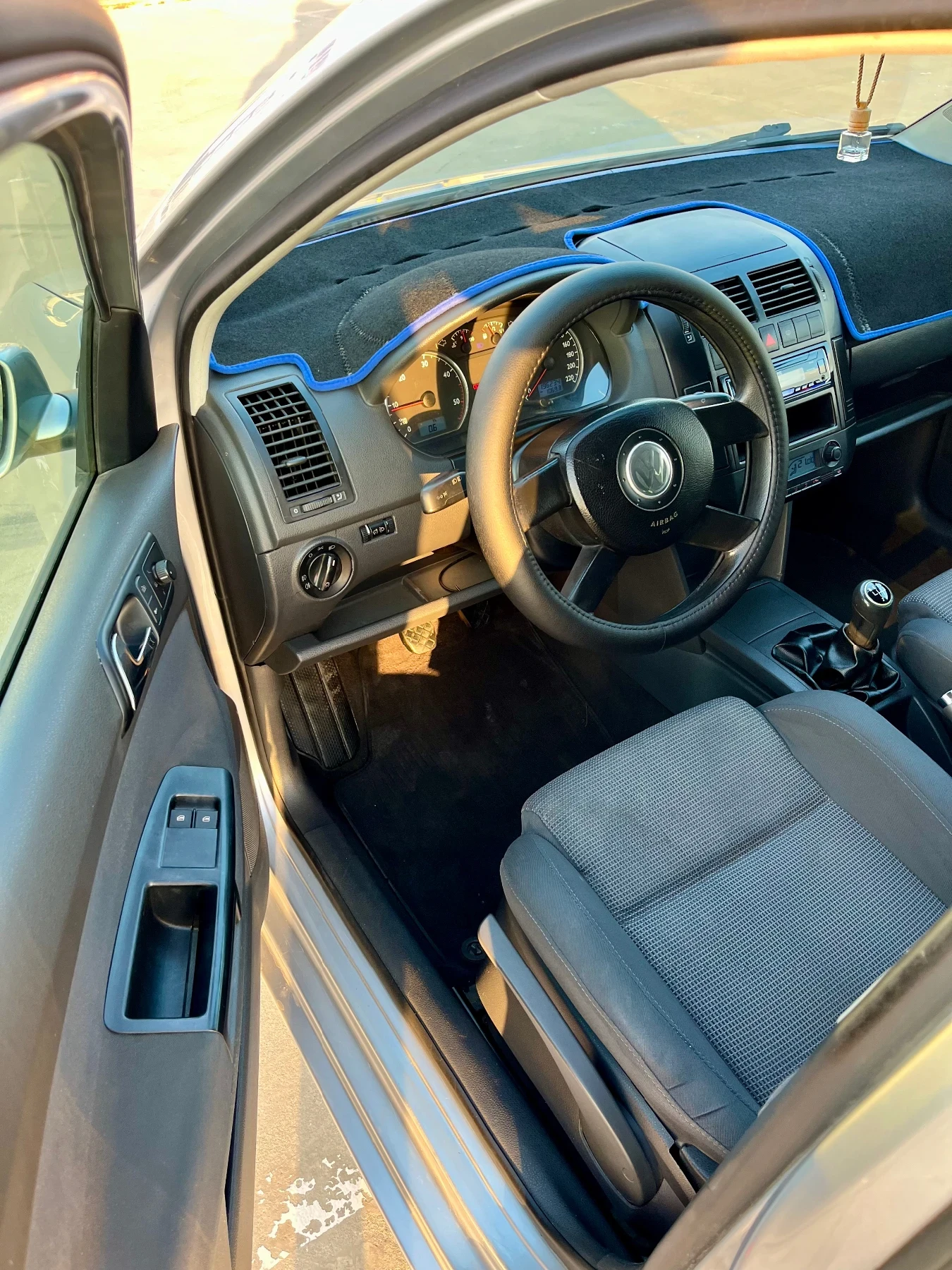 VW Polo 1.9TDI 101кс Обслужена * ТОП, снимка 7 - Автомобили и джипове - 53839333