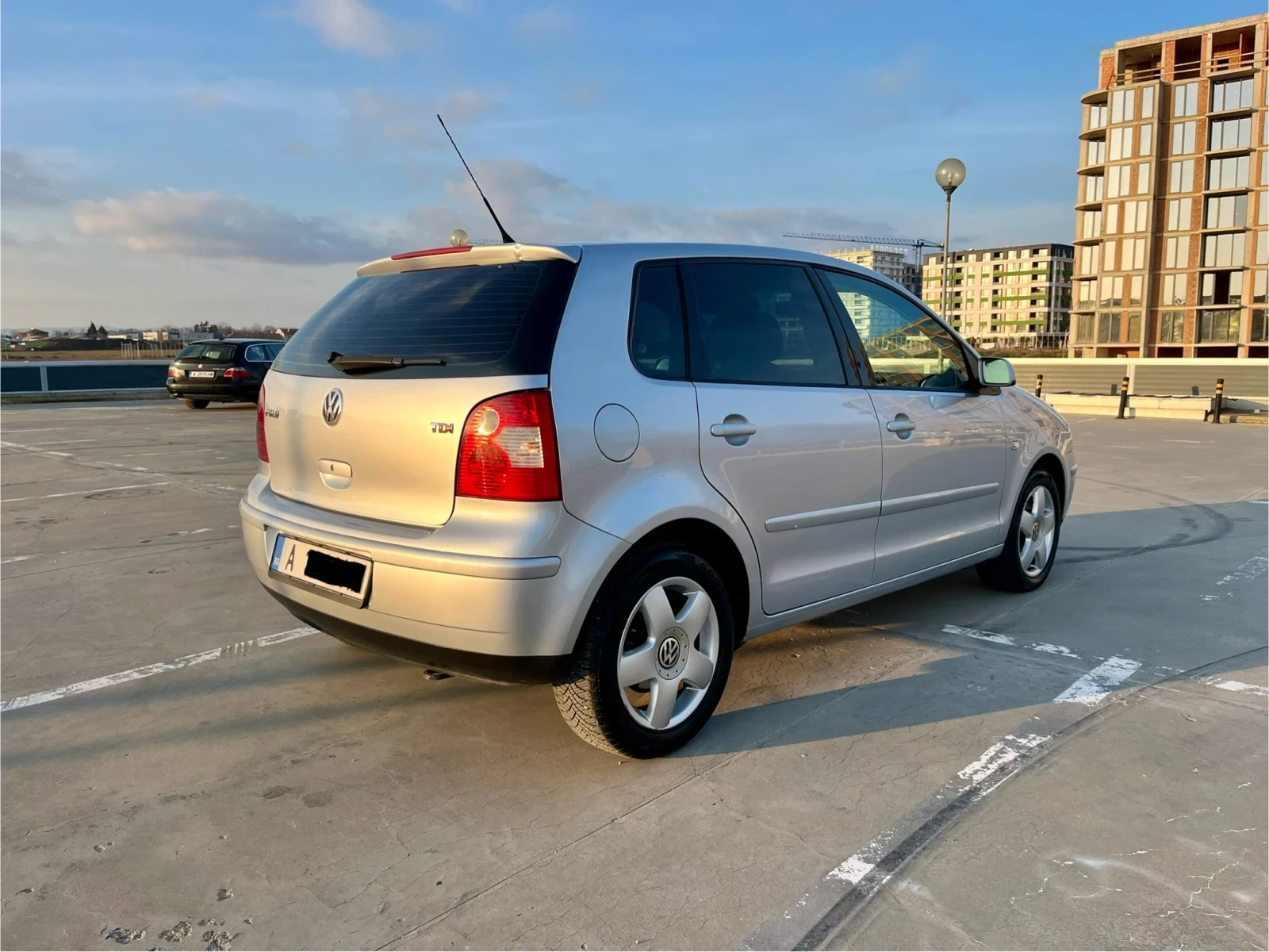 VW Polo 1.9TDI 101кс Обслужена * ТОП, снимка 6 - Автомобили и джипове - 53839333