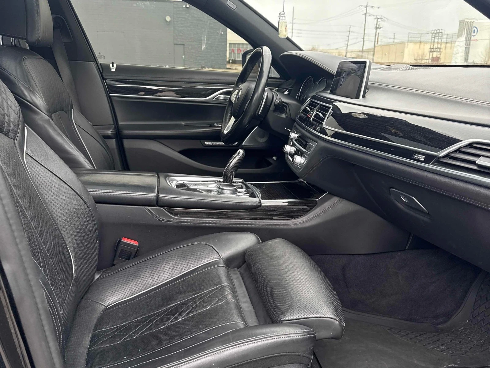 BMW 750 LI С РЕГИСТРАЦИЯ & АВТО КРЕДИТ, снимка 11 - Автомобили и джипове - 53894435