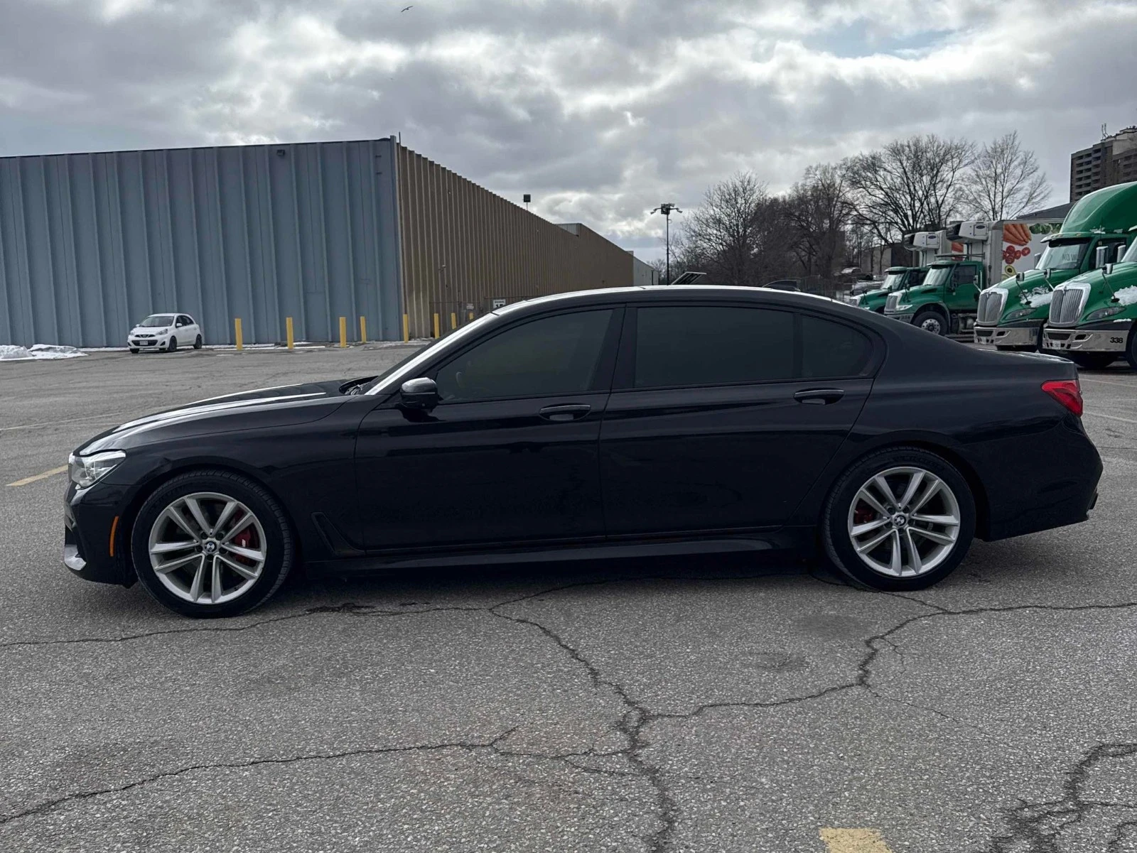 BMW 750 LI С РЕГИСТРАЦИЯ & АВТО КРЕДИТ, снимка 3 - Автомобили и джипове - 53894435